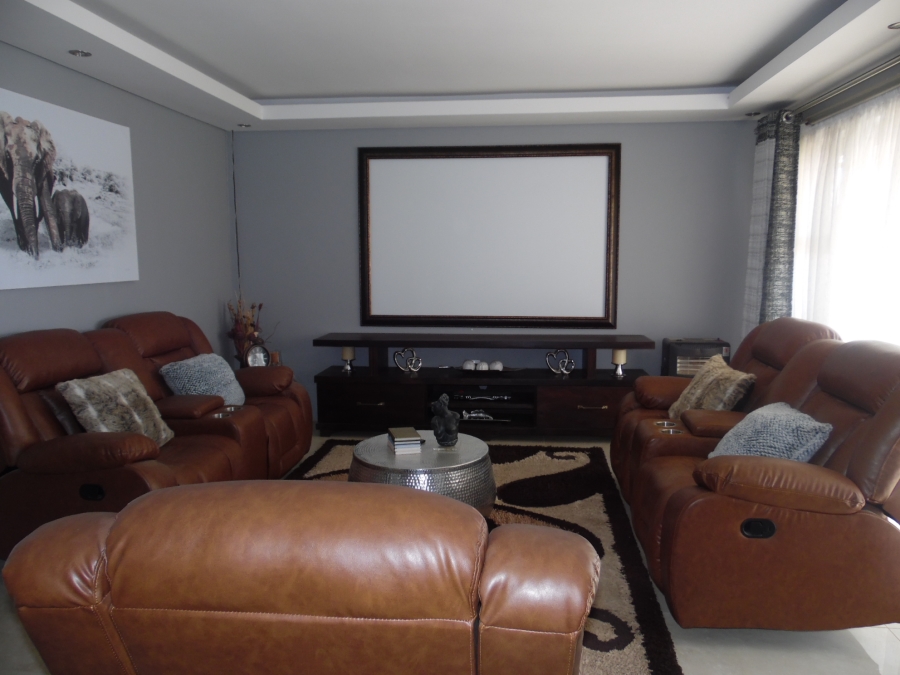 4 Bedroom Property for Sale in Flamingo Park Free State